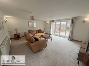 Lounge- click for photo gallery
